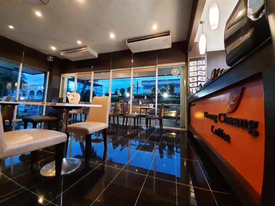 Maneerote Hotel Surin Luaran gambar