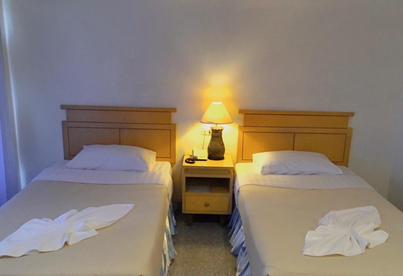 Maneerote Hotel Surin Luaran gambar