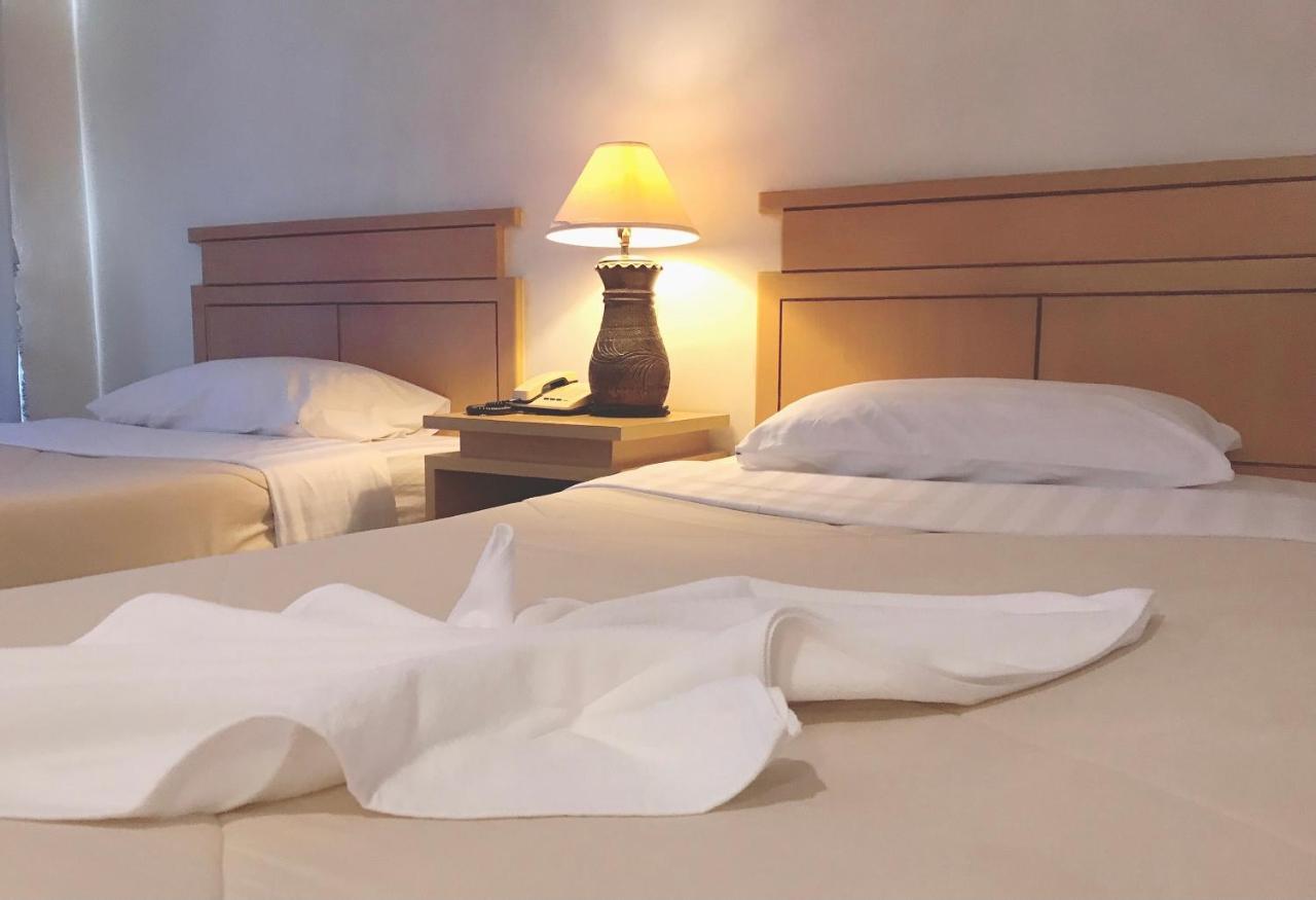 Maneerote Hotel Surin Luaran gambar