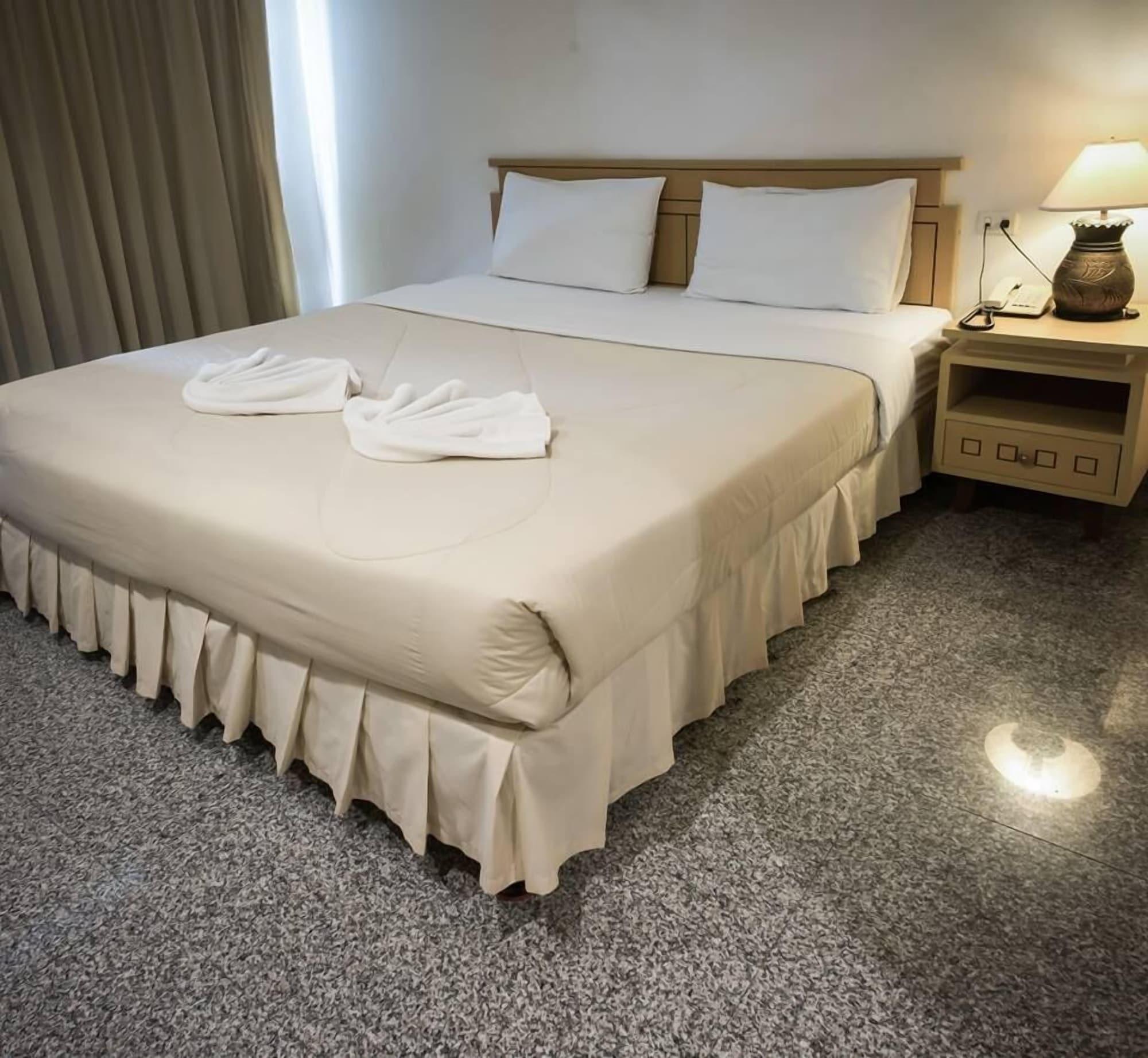 Maneerote Hotel Surin Luaran gambar