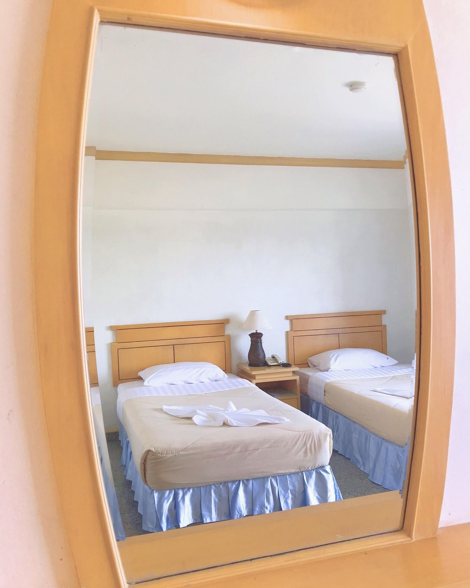 Maneerote Hotel Surin Luaran gambar