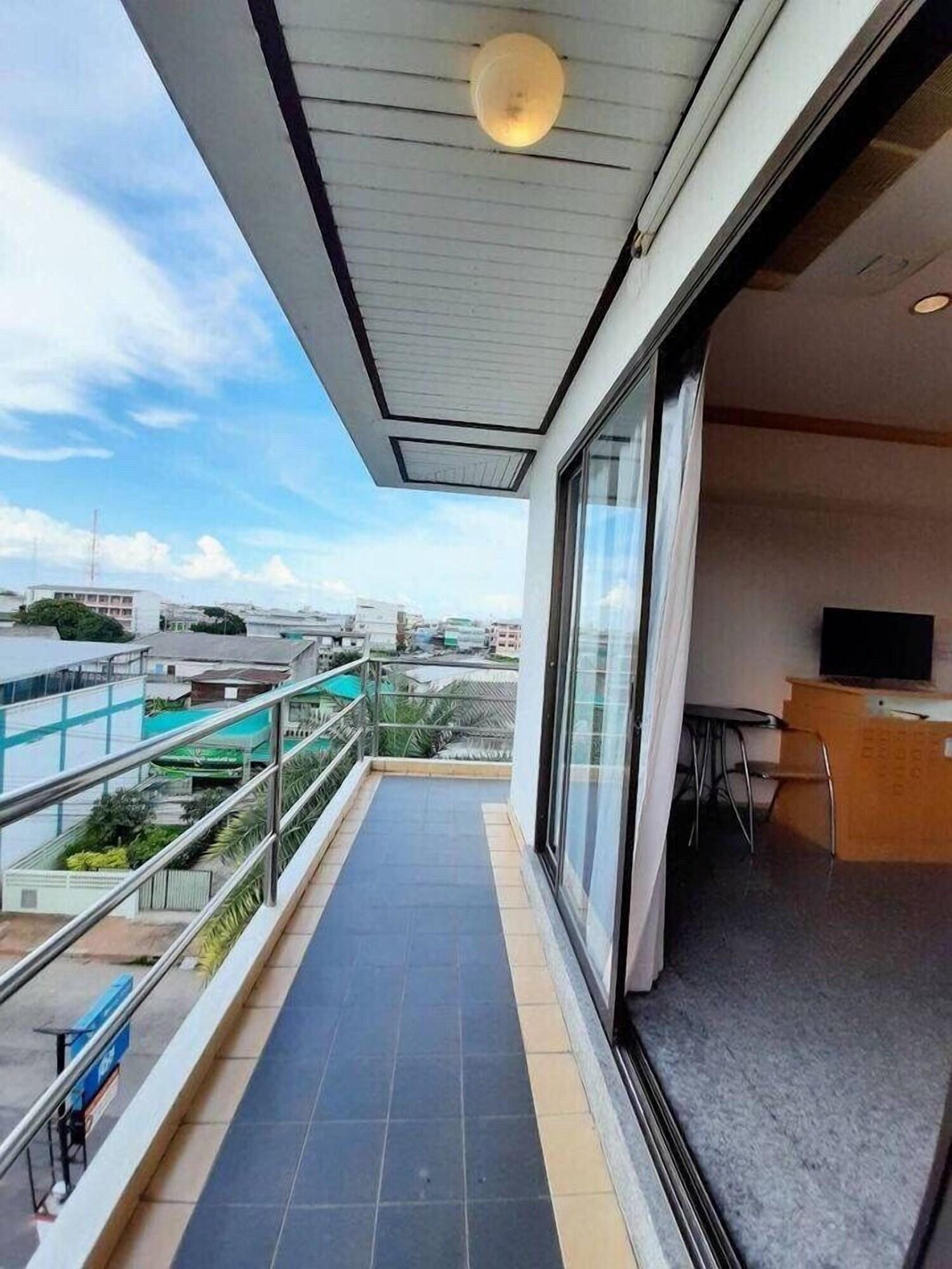 Maneerote Hotel Surin Luaran gambar
