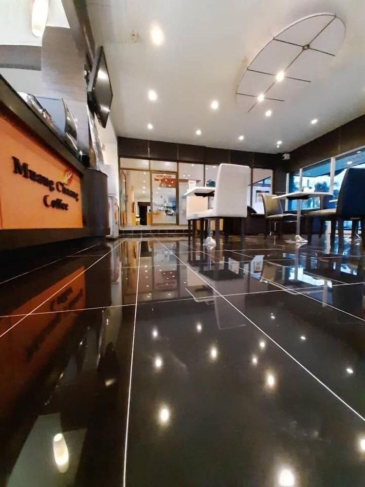 Maneerote Hotel Surin Luaran gambar