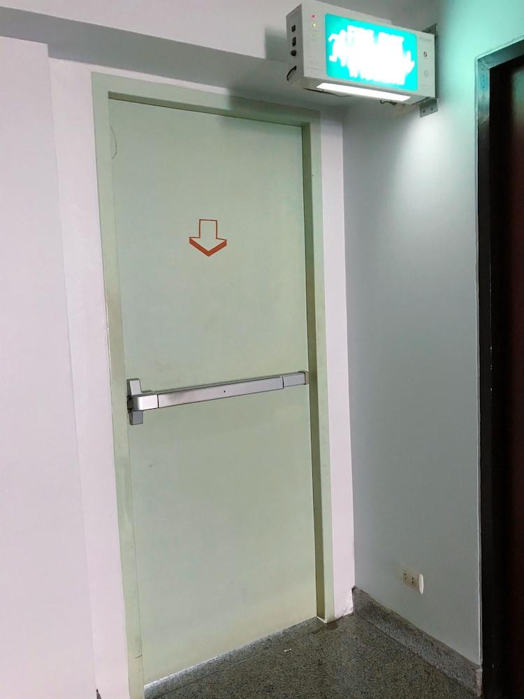 Maneerote Hotel Surin Luaran gambar