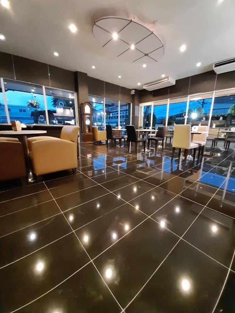 Maneerote Hotel Surin Luaran gambar