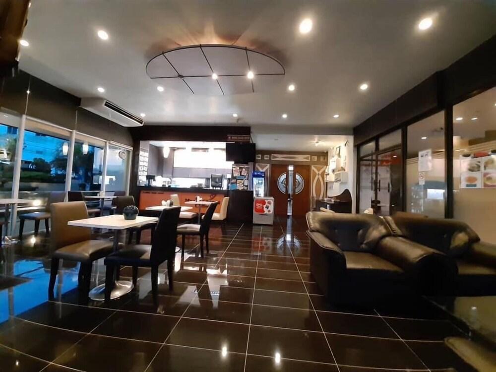 Maneerote Hotel Surin Luaran gambar